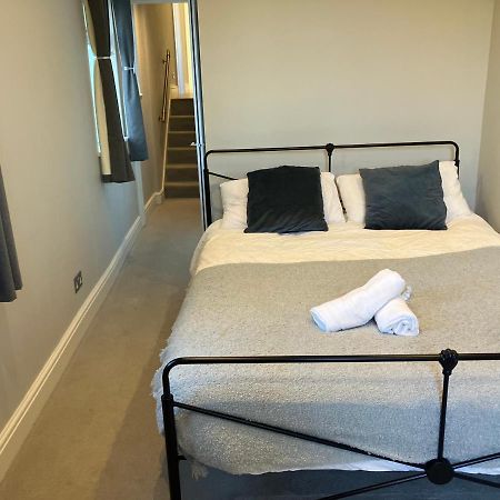 Splendid 2 Bed Flat With Private Terrace In Wimbledon - 2 The Queens Apartment London Exterior photo